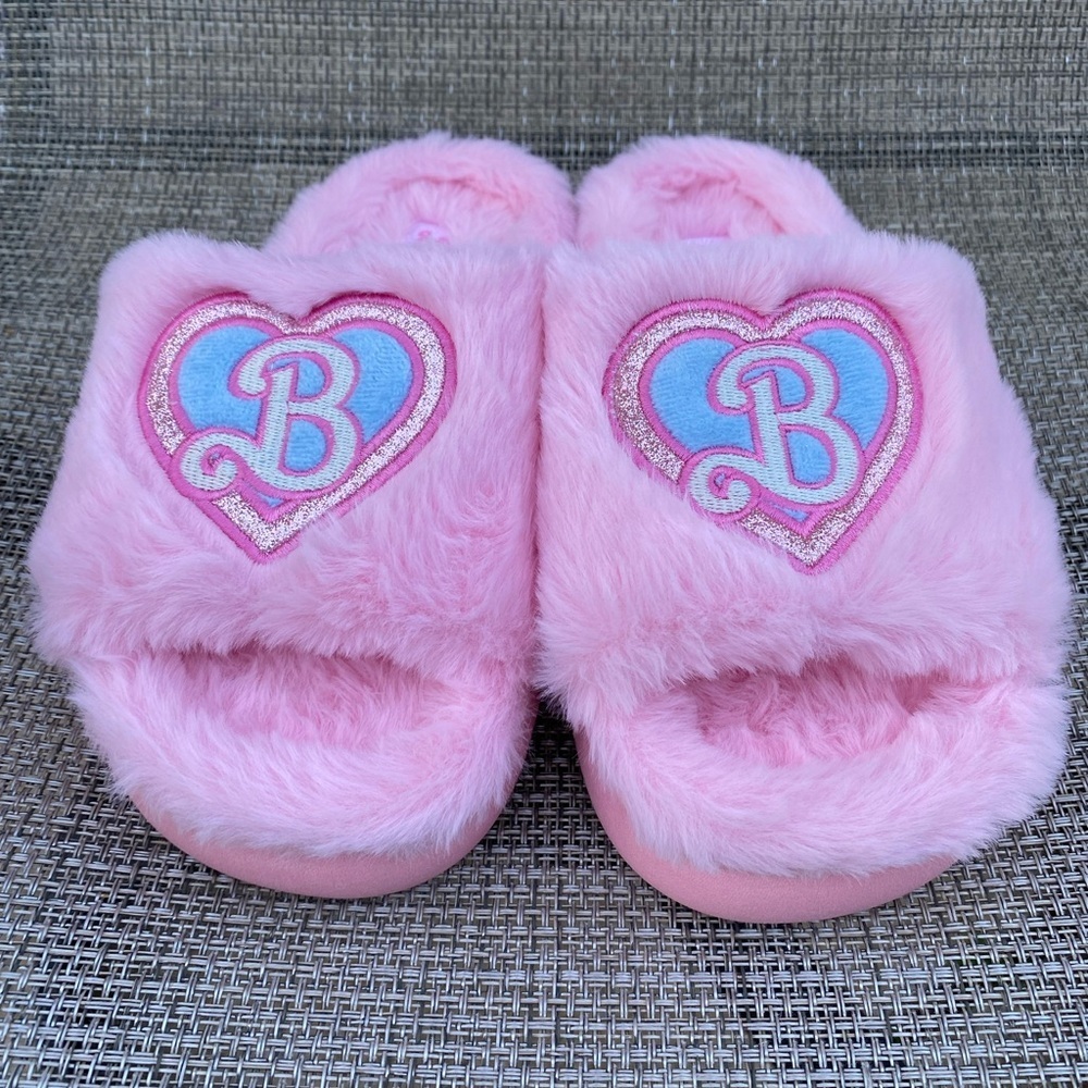 NWOT Barbie Pink Faux Fur Logo Super Push Comfy Women's Slippers Sz Small (5-6) - Picture 4 of 8